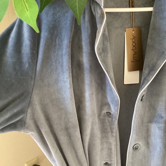 sleeper - Picture 3 of 5